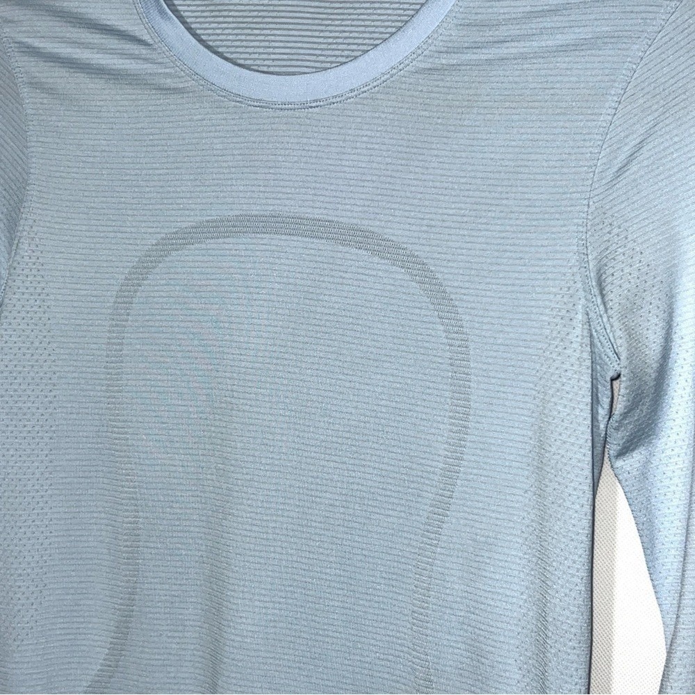 Lululemon Women long sleeve Swiftly Tech in Haze Blue Shirt - Picture 4 of 11